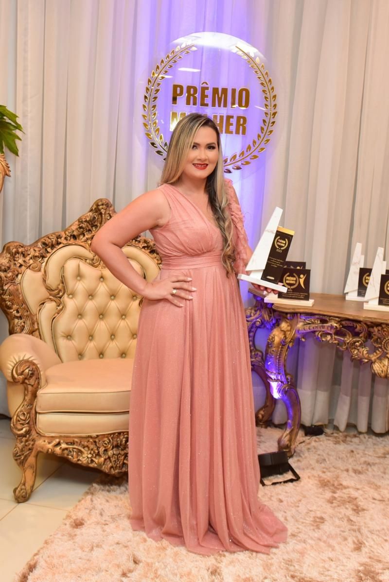 Prêmio Mulher e Prêmio Notável reuniu os melhores em Rolim de Moura; confira as fotos Prêmio Mulher e Prêmio Notável reuniu os melhores em Rolim de Moura; confira as fotos