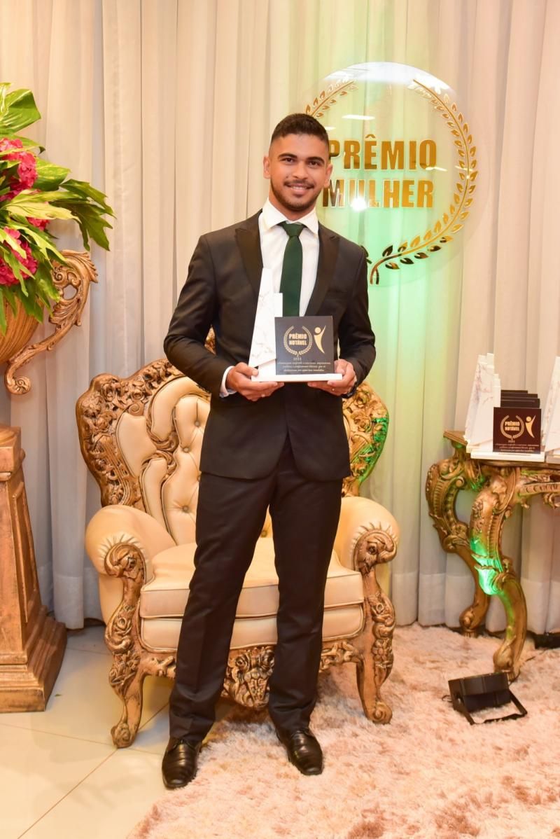 Prêmio Mulher e Prêmio Notável reuniu os melhores em Rolim de Moura; confira as fotos Prêmio Mulher e Prêmio Notável reuniu os melhores em Rolim de Moura; confira as fotos