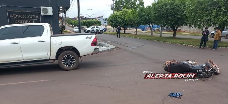 Primeiro acidente de trânsito do dia deixou motociclista com fratura exposta na perna, em Rolim de Moura Primeiro acidente de trânsito do dia deixou motociclista com fratura exposta na perna, em Rolim de Moura