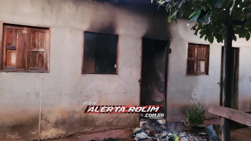 Quartos do Risca Faca foram atingidos por incêndio nesta manhã em Rolim de Moura Quartos do Risca Faca foram atingidos por incêndio nesta manhã em Rolim de Moura