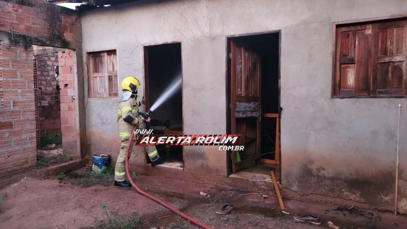 Quartos do Risca Faca foram atingidos por incêndio nesta manhã em Rolim de Moura Quartos do Risca Faca foram atingidos por incêndio nesta manhã em Rolim de Moura