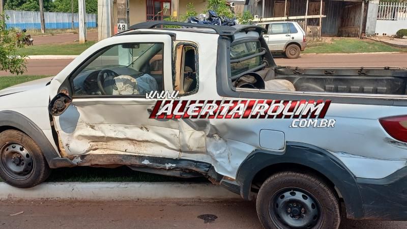 Colisão entre dois carros foi registrada nesta manhã em Rolim de Moura Colisão entre dois carros foi registrada nesta manhã em Rolim de Moura