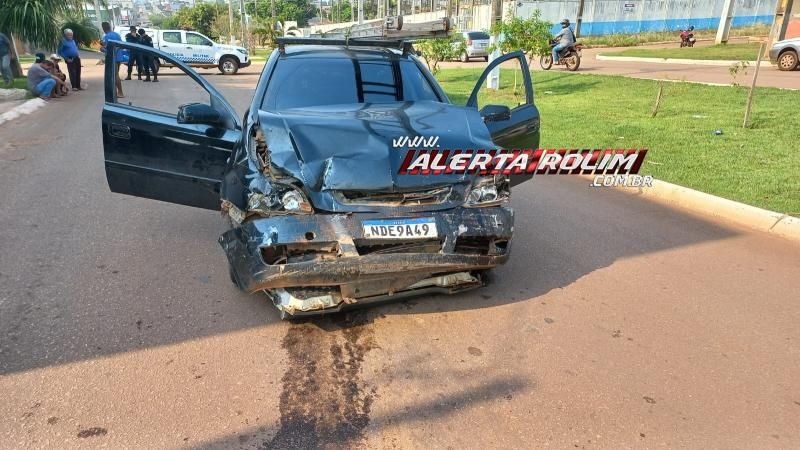 Colisão entre dois carros foi registrada nesta manhã em Rolim de Moura Colisão entre dois carros foi registrada nesta manhã em Rolim de Moura