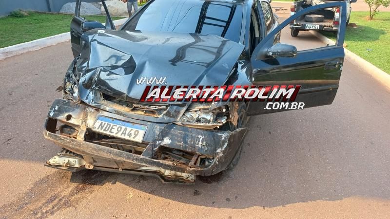 Colisão entre dois carros foi registrada nesta manhã em Rolim de Moura Colisão entre dois carros foi registrada nesta manhã em Rolim de Moura