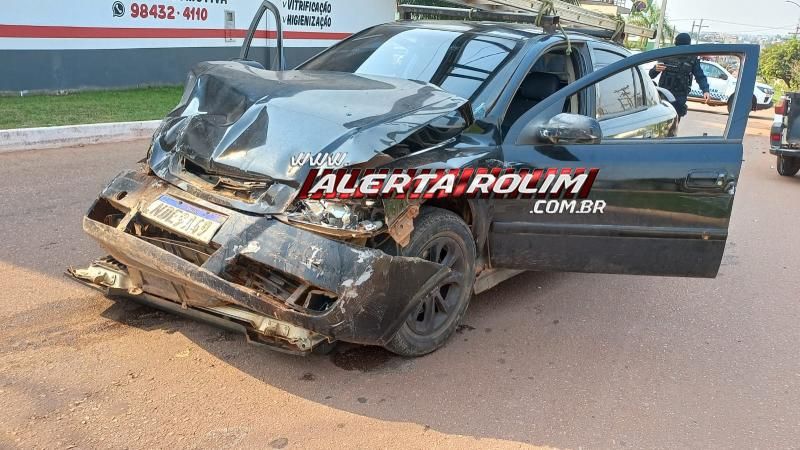 Colisão entre dois carros foi registrada nesta manhã em Rolim de Moura Colisão entre dois carros foi registrada nesta manhã em Rolim de Moura