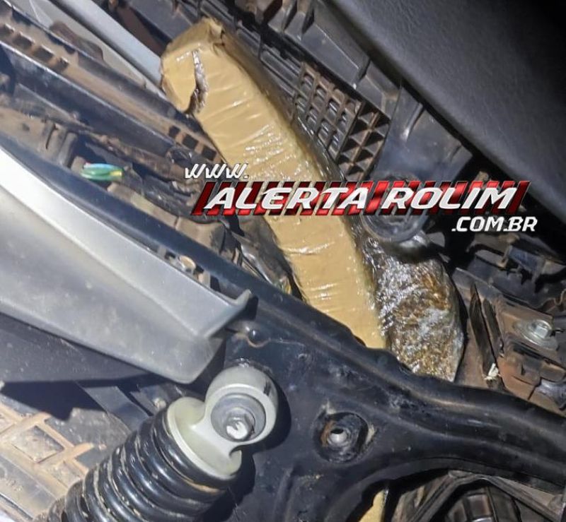 Polícia Militar apreendeu quase 01 kg de droga após motociclista furar bloqueio policial na RO 010 durante romaria, em Novo Horizonte do Oeste Polícia Militar apreendeu quase 01 kg de droga após motociclista furar bloqueio policial na RO 010 durante romaria, em Novo Horizonte do Oeste