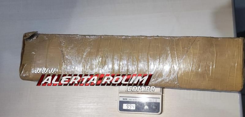 Polícia Militar apreendeu quase 01 kg de droga após motociclista furar bloqueio policial na RO 010 durante romaria, em Novo Horizonte do Oeste Polícia Militar apreendeu quase 01 kg de droga após motociclista furar bloqueio policial na RO 010 durante romaria, em Novo Horizonte do Oeste
