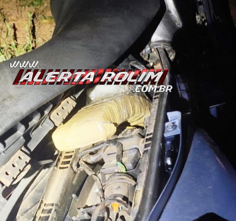 Polícia Militar apreendeu quase 01 kg de droga após motociclista furar bloqueio policial na RO 010 durante romaria, em Novo Horizonte do Oeste Polícia Militar apreendeu quase 01 kg de droga após motociclista furar bloqueio policial na RO 010 durante romaria, em Novo Horizonte do Oeste