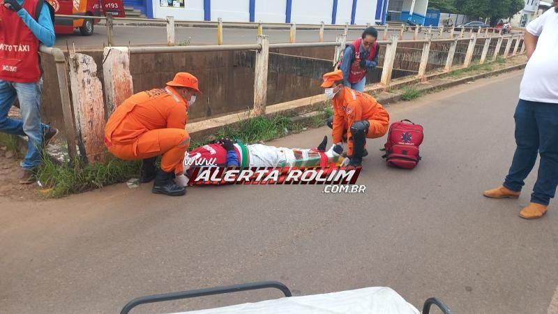Vítimas sofreram fraturas nas pernas em acidente de trânsito nesta manhã no Centro de Rolim de Moura Vítimas sofreram fraturas nas pernas em acidente de trânsito nesta manhã no Centro de Rolim de Moura
