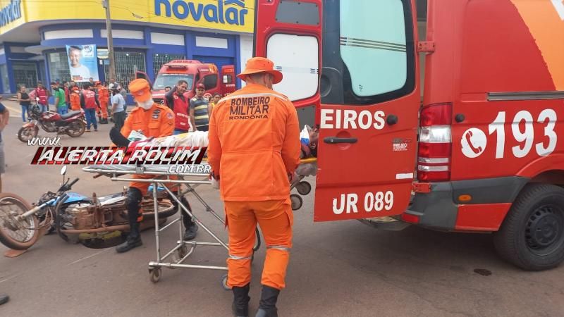 Vítimas sofreram fraturas nas pernas em acidente de trânsito nesta manhã no Centro de Rolim de Moura Vítimas sofreram fraturas nas pernas em acidente de trânsito nesta manhã no Centro de Rolim de Moura