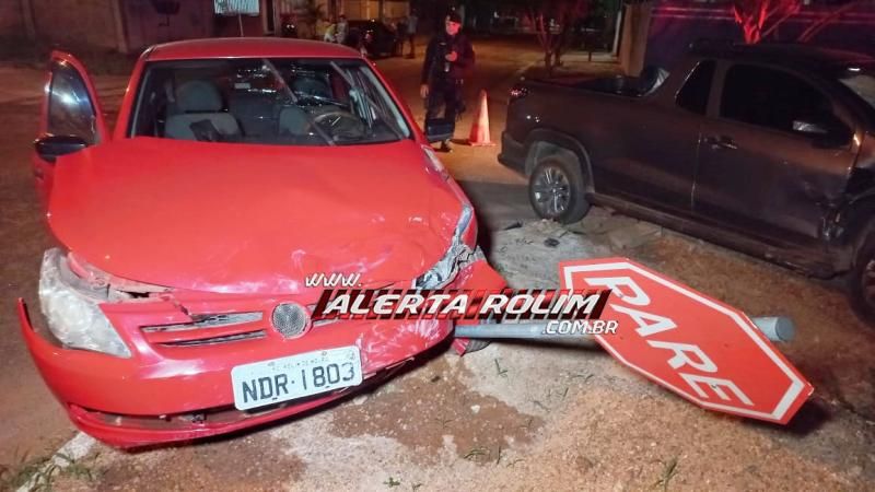 Acidente de trânsito envolvendo dois carros foi registrado em cruzamento do bairro Jequitibá, em Rolim de Moura Acidente de trânsito envolvendo dois carros foi registrado em cruzamento do bairro Jequitibá, em Rolim de Moura