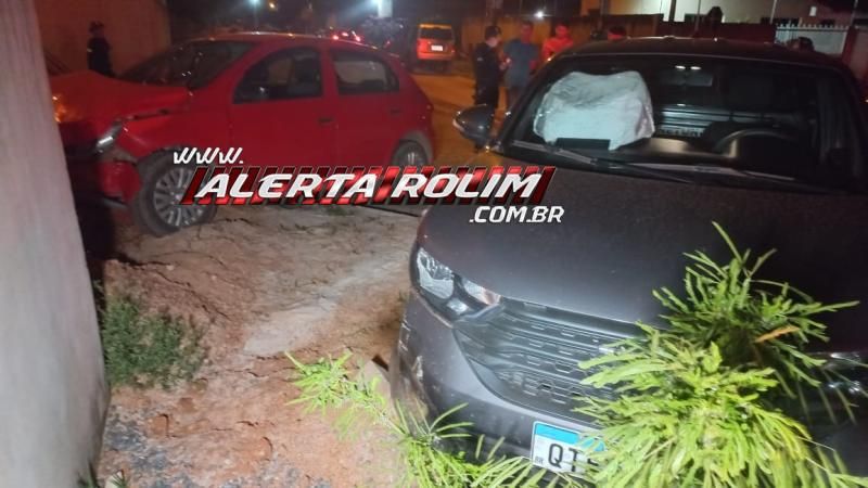 Acidente de trânsito envolvendo dois carros foi registrado em cruzamento do bairro Jequitibá, em Rolim de Moura Acidente de trânsito envolvendo dois carros foi registrado em cruzamento do bairro Jequitibá, em Rolim de Moura