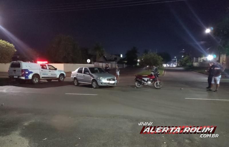 Acidente envolvendo carro e moto foi registrado durante essa madrugada em Rolim de Moura Acidente envolvendo carro e moto foi registrado durante essa madrugada em Rolim de Moura