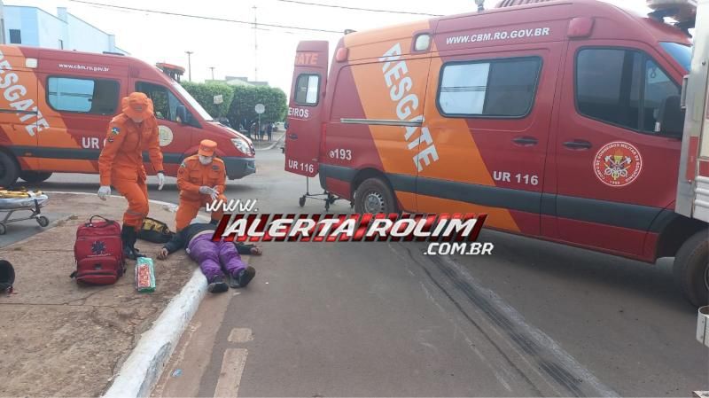 Após colisão, moto foi arrastada por caminhão e passageiro fraturou a perna nesta tarde em Rolim de Moura Após colisão, moto foi arrastada por caminhão e passageiro fraturou a perna nesta tarde em Rolim de Moura