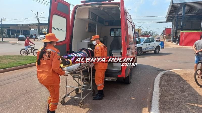 Após colisão, moto foi arrastada por caminhão e passageiro fraturou a perna nesta tarde em Rolim de Moura Após colisão, moto foi arrastada por caminhão e passageiro fraturou a perna nesta tarde em Rolim de Moura