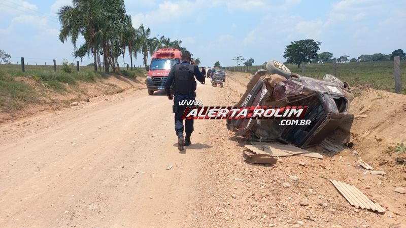 Após desviar de bezerro, motorista capotou carro nesta sexta-feira na zona rural de Rolim de Moura Após desviar de bezerro, motorista capotou carro nesta sexta-feira na zona rural de Rolim de Moura