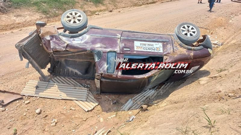 Após desviar de bezerro, motorista capotou carro nesta sexta-feira na zona rural de Rolim de Moura Após desviar de bezerro, motorista capotou carro nesta sexta-feira na zona rural de Rolim de Moura