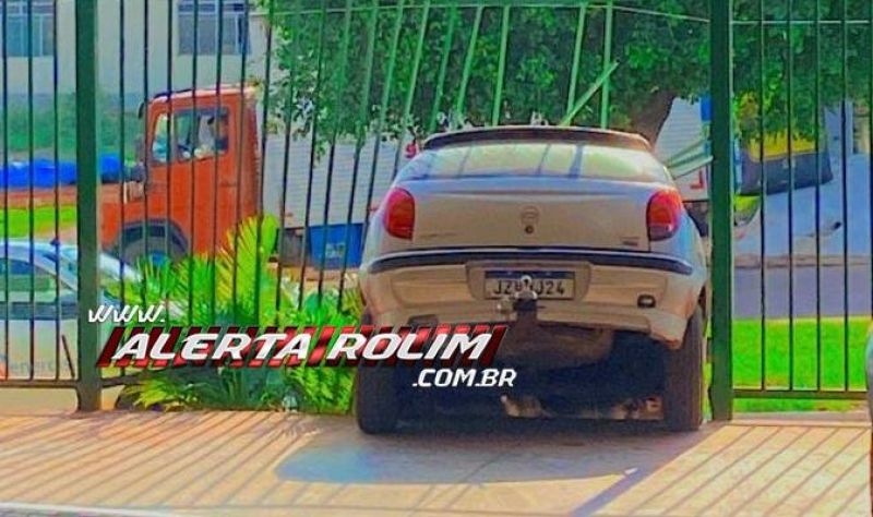 Após sofrer câimbras, gestante perdeu controle da direção de carro e bateu em grade de estacionamento de Supermercado em Rolim de Moura Após sofrer câimbras, gestante perdeu controle da direção de carro e bateu em grade de estacionamento de Supermercado em Rolim de Moura