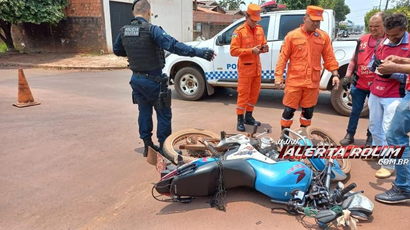 Colisão entre caminhonete e motocicleta deixou feridos neste sábado em Rolim de Moura Colisão entre caminhonete e motocicleta deixou feridos neste sábado em Rolim de Moura
