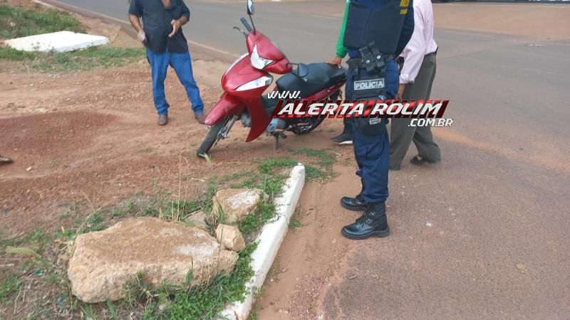 Colisão entre carro e moto deixou uma pessoa ferida nesta tarde em Rolim de Moura Colisão entre carro e moto deixou uma pessoa ferida nesta tarde em Rolim de Moura