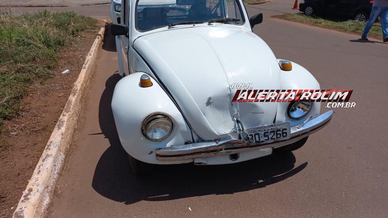Colisão entre Fusca e Fox foi registrada nesta sexta-feira em Rolim de Moura Colisão entre Fusca e Fox foi registrada nesta sexta-feira em Rolim de Moura