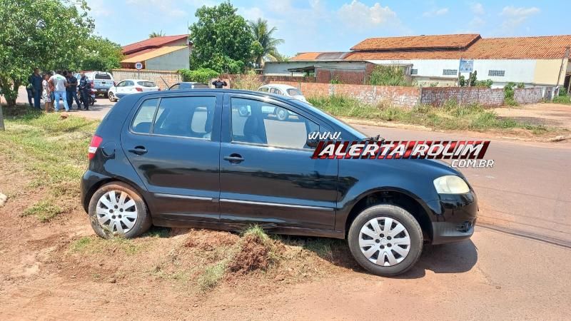 Colisão entre Fusca e Fox foi registrada nesta sexta-feira em Rolim de Moura Colisão entre Fusca e Fox foi registrada nesta sexta-feira em Rolim de Moura