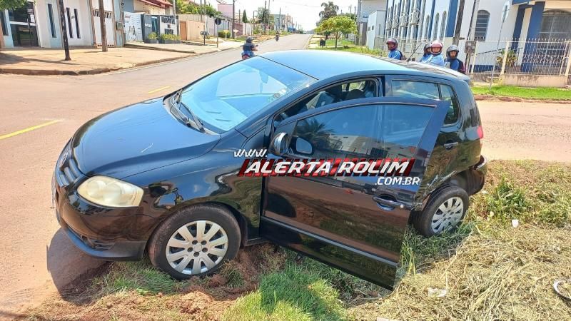 Colisão entre Fusca e Fox foi registrada nesta sexta-feira em Rolim de Moura Colisão entre Fusca e Fox foi registrada nesta sexta-feira em Rolim de Moura