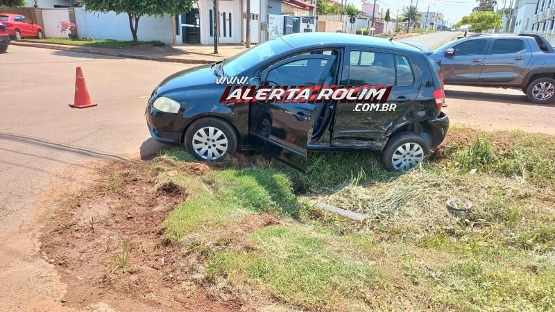 Colisão entre Fusca e Fox foi registrada nesta sexta-feira em Rolim de Moura Colisão entre Fusca e Fox foi registrada nesta sexta-feira em Rolim de Moura
