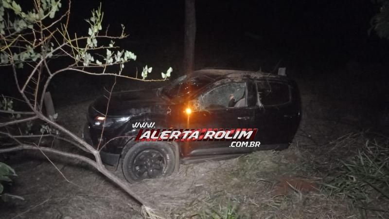 URGENTE - Grave acidente próximo ao aeroporto deixou caminhonete partida ao meio, em Rolim de Moura; seis pessoas foram socorridas URGENTE - Grave acidente próximo ao aeroporto deixou caminhonete partida ao meio, em Rolim de Moura; seis pessoas foram socorridas