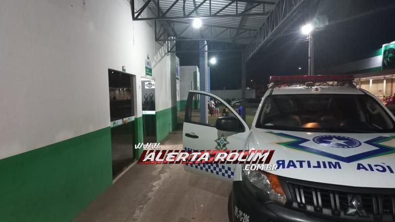 Homem que tentou investir com facão contra policiais militares e acabou baleado foi transferido para o HEURO de Cacoal Homem que tentou investir com facão contra policiais militares e acabou baleado foi transferido para o HEURO de Cacoal