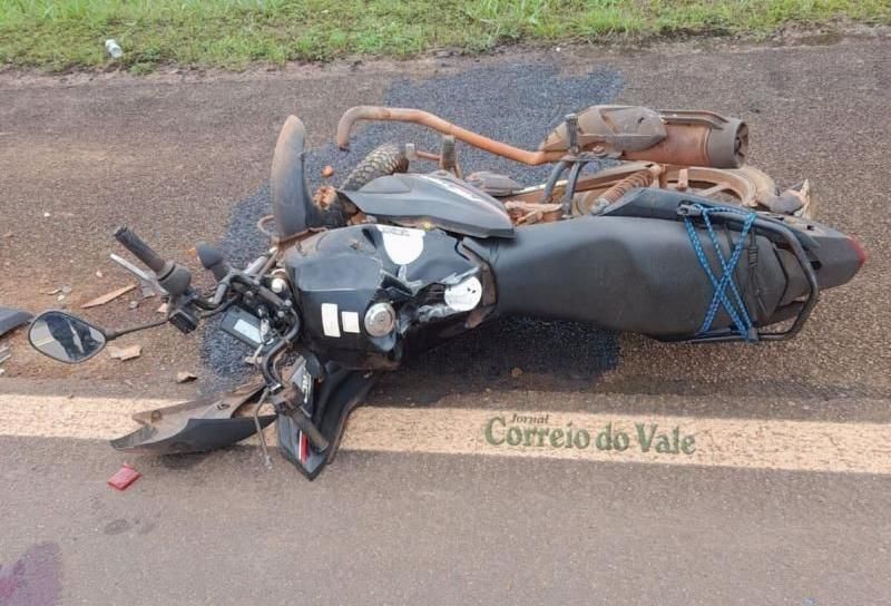 Jovem de 19 anos morreu após motocicleta bater na traseira de caminhonete na BR 429, em São Francisco do Guaporé Jovem de 19 anos morreu após motocicleta bater na traseira de caminhonete na BR 429, em São Francisco do Guaporé