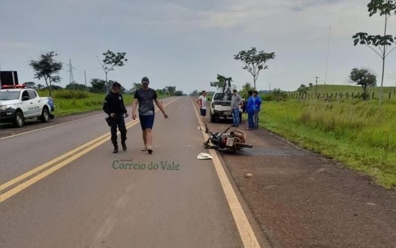 Jovem de 19 anos morreu após motocicleta bater na traseira de caminhonete na BR 429, em São Francisco do Guaporé Jovem de 19 anos morreu após motocicleta bater na traseira de caminhonete na BR 429, em São Francisco do Guaporé