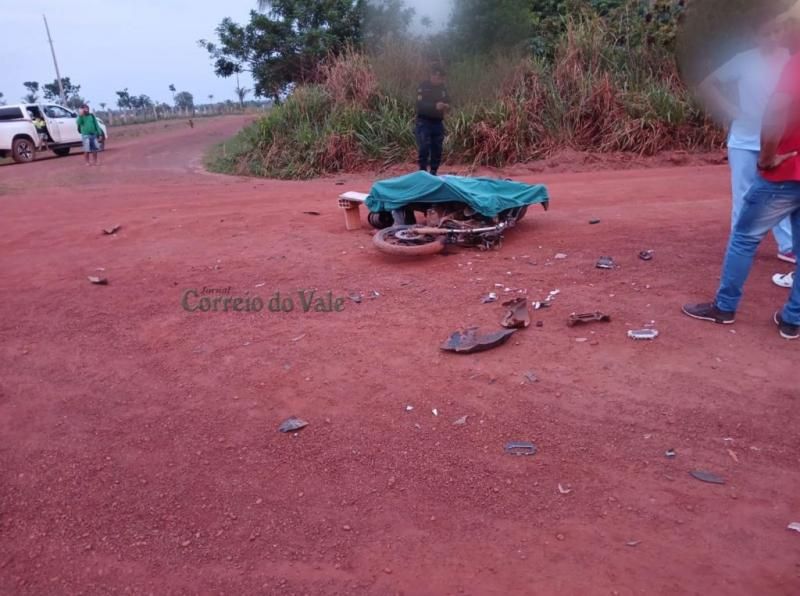 Jovem morreu após bater com motocicleta na lateral de ônibus escolar na zona rural de São Francisco do Guaporé do Guaporé Jovem morreu após bater com motocicleta na lateral de ônibus escolar na zona rural de São Francisco do Guaporé do Guaporé