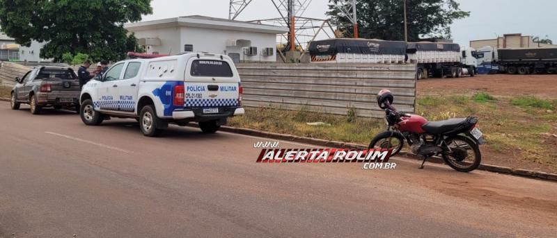 Motociclista foi socorrido com fratura após colisão com carro nesta manhã em Rolim de Moura Motociclista foi socorrido com fratura após colisão com carro nesta manhã em Rolim de Moura