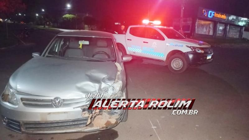 Motociclista sofreu fratura na perna ao ser atingido por carro em Rolim de Moura Motociclista sofreu fratura na perna ao ser atingido por carro em Rolim de Moura