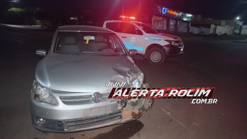 Motociclista sofreu fratura na perna ao ser atingido por carro em Rolim de Moura Motociclista sofreu fratura na perna ao ser atingido por carro em Rolim de Moura
