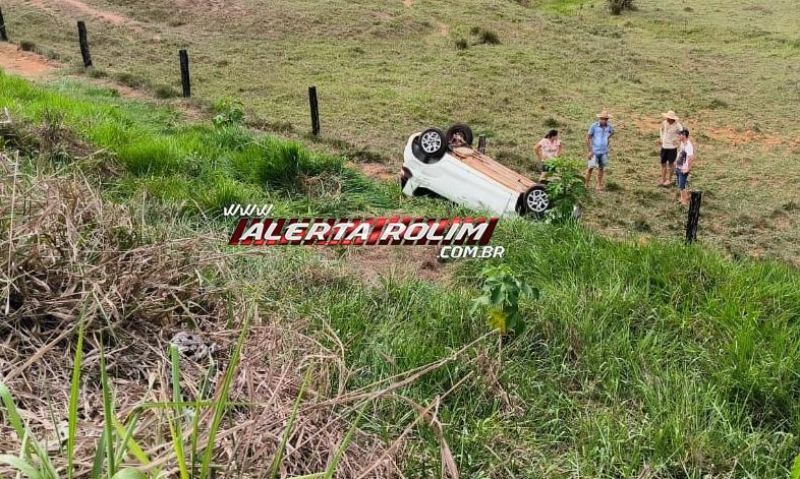 Passageira sofreu fratura na cabeça após carro capotar em ribanceira nesta tarde em Novo Horizonte do Oeste Passageira sofreu fratura na cabeça após carro capotar em ribanceira nesta tarde em Novo Horizonte do Oeste