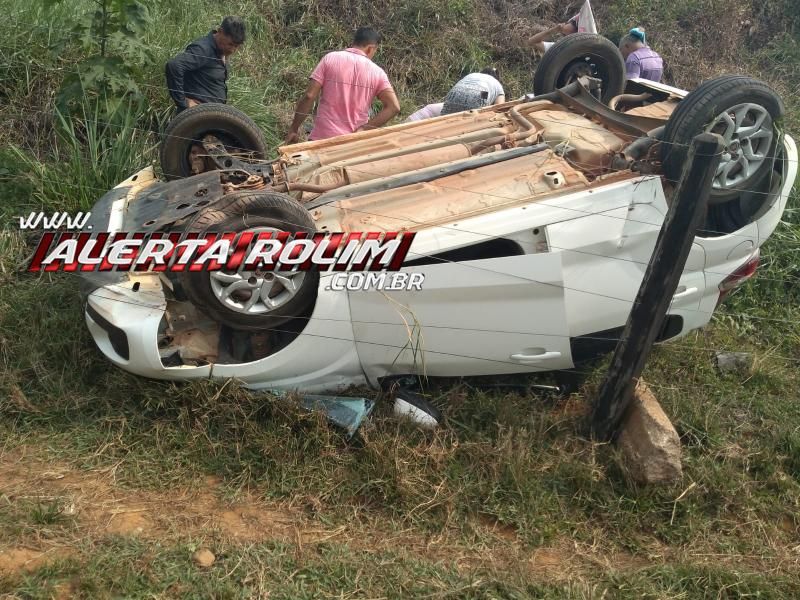 Passageira sofreu fratura na cabeça após carro capotar em ribanceira nesta tarde em Novo Horizonte do Oeste Passageira sofreu fratura na cabeça após carro capotar em ribanceira nesta tarde em Novo Horizonte do Oeste