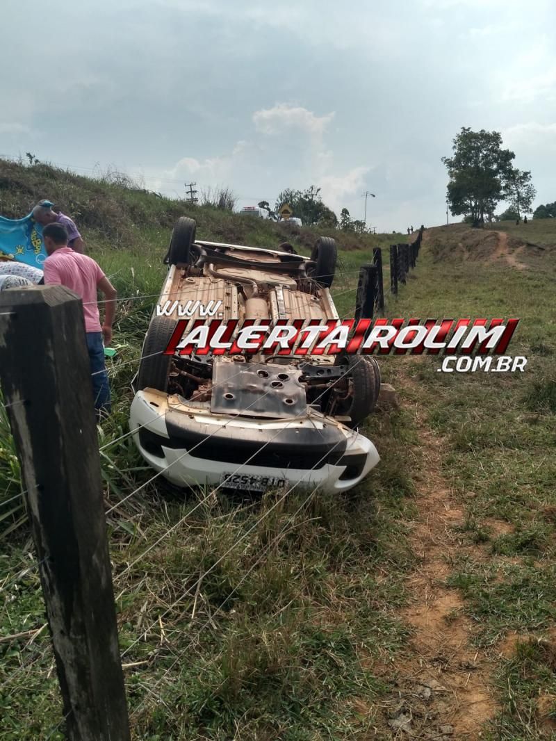 Passageira sofreu fratura na cabeça após carro capotar em ribanceira nesta tarde em Novo Horizonte do Oeste Passageira sofreu fratura na cabeça após carro capotar em ribanceira nesta tarde em Novo Horizonte do Oeste
