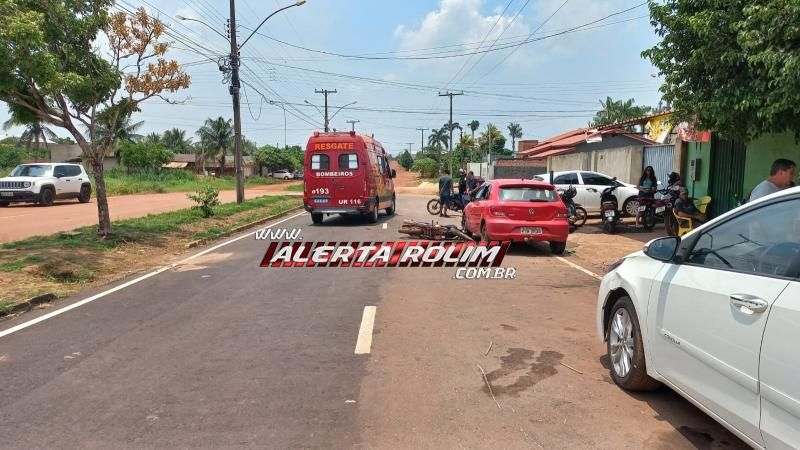 Segundo acidente do dia envolveu carro e moto e foi registrado na Rua Jaguaribe, em Rolim de Moura Segundo acidente do dia envolveu carro e moto e foi registrado na Rua Jaguaribe, em Rolim de Moura