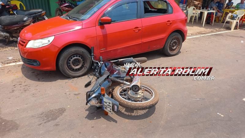 Segundo acidente do dia envolveu carro e moto e foi registrado na Rua Jaguaribe, em Rolim de Moura Segundo acidente do dia envolveu carro e moto e foi registrado na Rua Jaguaribe, em Rolim de Moura