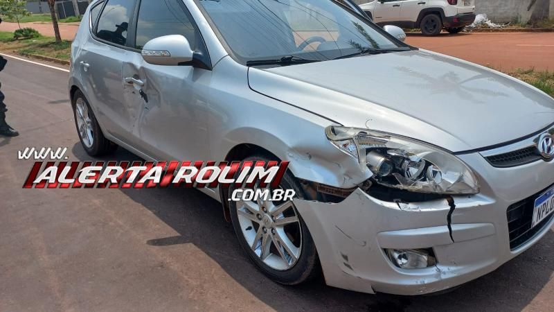 Segundo acidente do dia envolveu carro e moto e foi registrado na Rua Jaguaribe, em Rolim de Moura Segundo acidente do dia envolveu carro e moto e foi registrado na Rua Jaguaribe, em Rolim de Moura