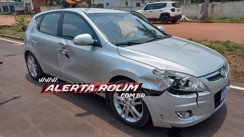Segundo acidente do dia envolveu carro e moto e foi registrado na Rua Jaguaribe, em Rolim de Moura Segundo acidente do dia envolveu carro e moto e foi registrado na Rua Jaguaribe, em Rolim de Moura