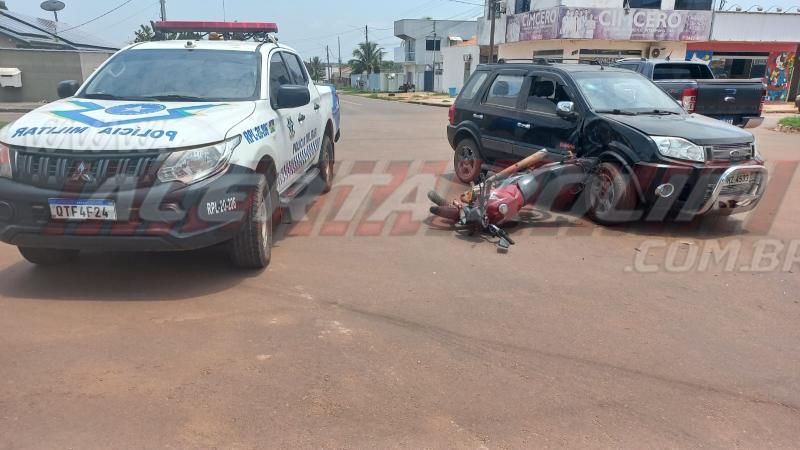 Motociclista bateu em carro após ter sua preferencial invadida nesta segunda-feira, em Rolim de Moura Motociclista bateu em carro após ter sua preferencial invadida nesta segunda-feira, em Rolim de Moura