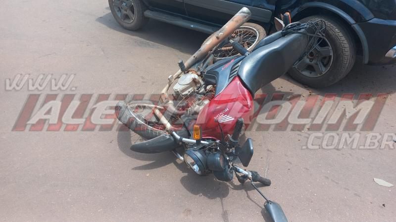 Motociclista bateu em carro após ter sua preferencial invadida nesta segunda-feira, em Rolim de Moura Motociclista bateu em carro após ter sua preferencial invadida nesta segunda-feira, em Rolim de Moura