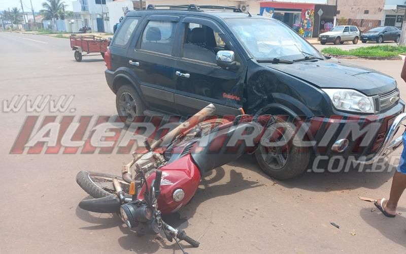 Motociclista bateu em carro após ter sua preferencial invadida nesta segunda-feira, em Rolim de Moura Motociclista bateu em carro após ter sua preferencial invadida nesta segunda-feira, em Rolim de Moura