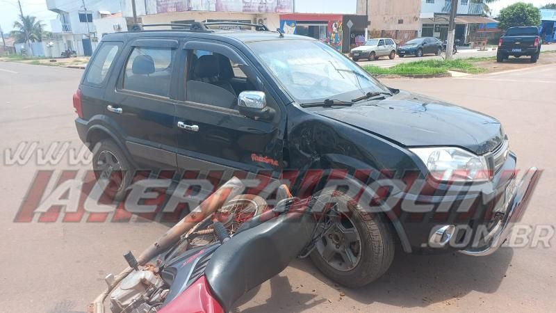 Motociclista bateu em carro após ter sua preferencial invadida nesta segunda-feira, em Rolim de Moura Motociclista bateu em carro após ter sua preferencial invadida nesta segunda-feira, em Rolim de Moura