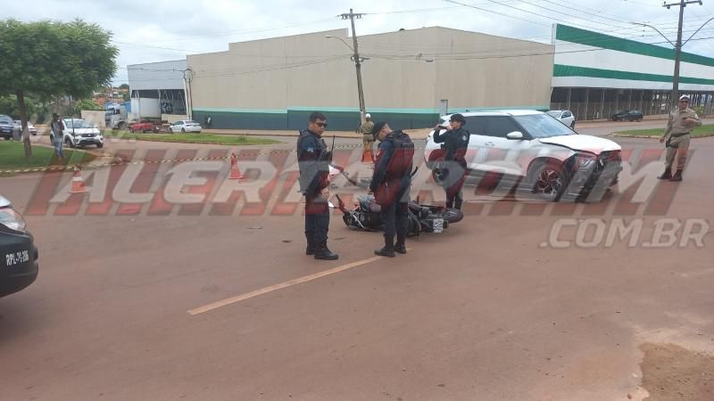 Motociclista foi socorrido em estado grave após acidente de trânsito nesta tarde, em Rolim de Moura Motociclista foi socorrido em estado grave após acidente de trânsito nesta tarde, em Rolim de Moura