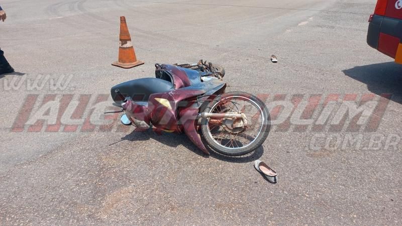 Acidente envolvendo carro e moto deixou mulher ferida nesta quinta-feira, em Rolim de Moura Acidente envolvendo carro e moto deixou mulher ferida nesta quinta-feira, em Rolim de Moura