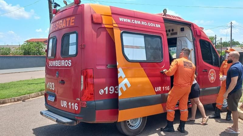 Acidente envolvendo carro e moto deixou mulher ferida nesta quinta-feira, em Rolim de Moura Acidente envolvendo carro e moto deixou mulher ferida nesta quinta-feira, em Rolim de Moura